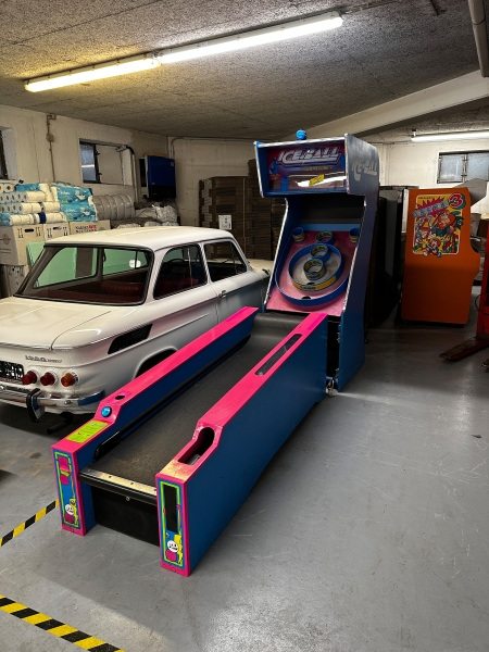Ice Ball Skee Ball Alley Roller